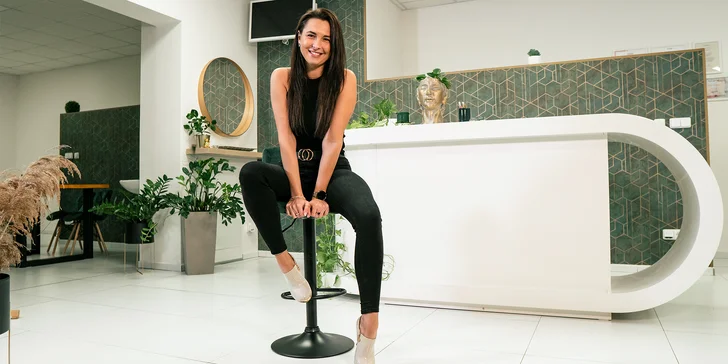 Přirozený permanentní make-up v luxusním studiu: meziřasové linky, obočí i rty