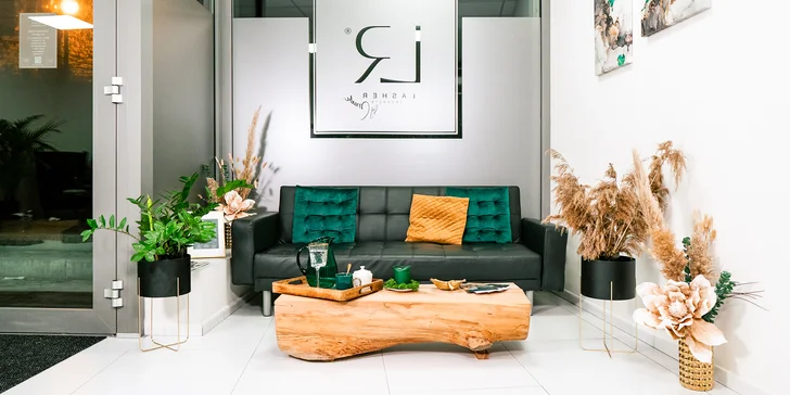 Přirozený permanentní make-up v luxusním studiu: meziřasové linky, obočí i rty