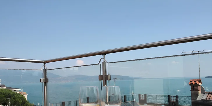 Lago di Garda: hotel u jezera a pláže, půjčení kol, víno na pokoji i strava