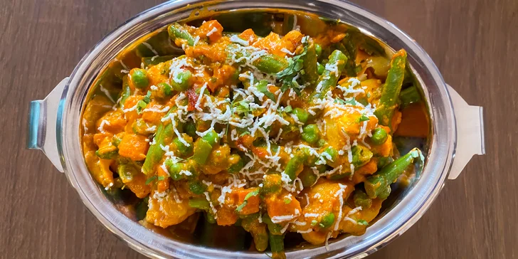 Tříchodové indické menu s kormou, masalou nebo butter chicken pro 1 či 2 osoby