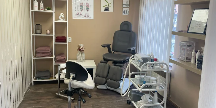Přístrojová pedikúra pro ženy i muže i možnost lakování gel lakem