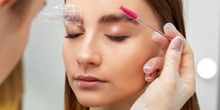 Barvení a úprava řas, laminace obočí i lash lifting, 30–⁠⁠⁠⁠⁠⁠90 minut