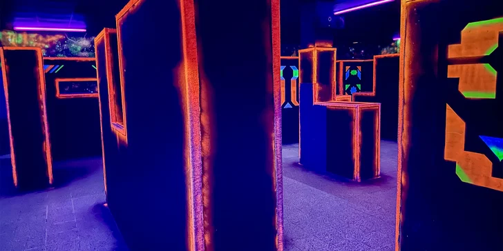 Akce a zábava: laser game pro 1–10 osob v moderní pražské aréně vč. možnosti mít arénu pro sebe