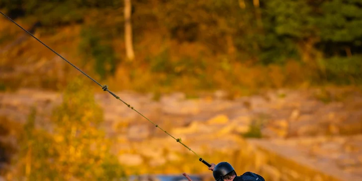 Adrenalin na vodě: Wakeboarding na 1 hod. vč. vybavení a trenéra, 2-4 osoby