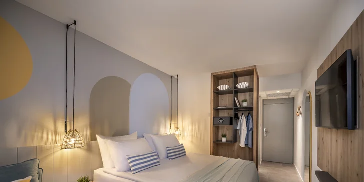 Rabac na Istrii: hotel 70 m od pláže, 4 bazény pro dospělé i děti, plná penze, 3. osoba zdarma