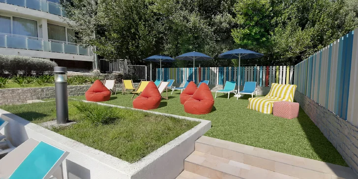 Rabac na Istrii: hotel 70 m od pláže, 4 bazény pro dospělé i děti, plná penze, 3. osoba zdarma