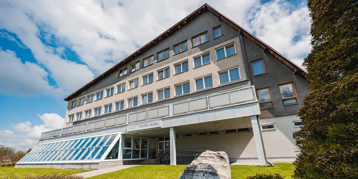 Hydromasážní vana se zábalem či masáží nebo privátní whirlpool a sauna až pro 4 osoby