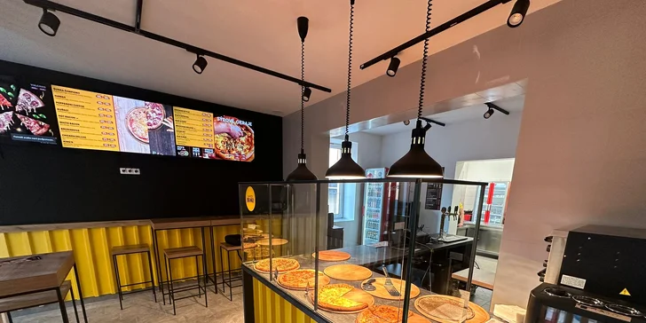 1 nebo 2 pizzy s průměrem 30 či 40 cm: masové, vege i s brusinkami
