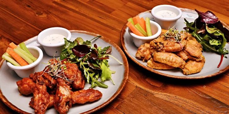 Smažená křídla či menu s předkrmy, žebry, kolenem a dezerty i pivo pro 2-4 osoby
