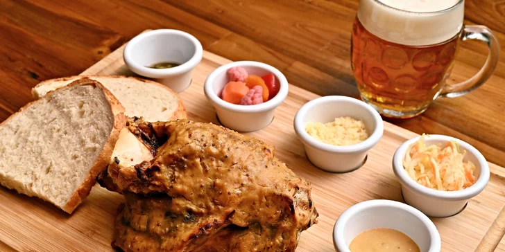 Smažená křídla či menu s předkrmy, žebry, kolenem a dezerty i pivo pro 2-4 osoby