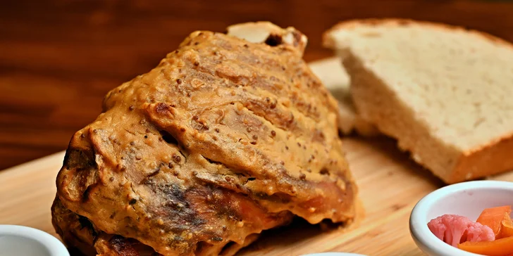 Smažená křídla či menu s předkrmy, žebry, kolenem a dezerty i pivo pro 2-4 osoby