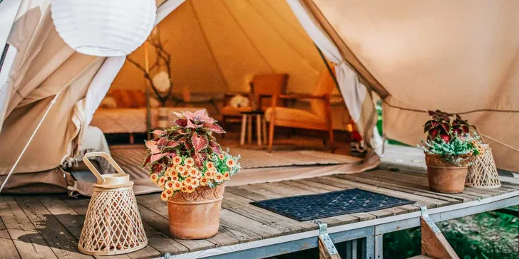 Glamping v Černické oboře u Bechyně se snídaní: klid uprostřed lesů a v blízkosti golfového hřiště