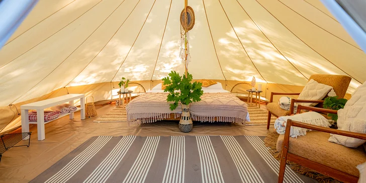 Glamping v Černické oboře u Bechyně se snídaní: klid uprostřed lesů a v blízkosti golfového hřiště