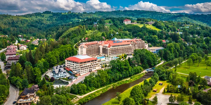 Rodinný pobyt ve Visle: resort s aquaparkem, polopenze či plná penze, dětský klub
