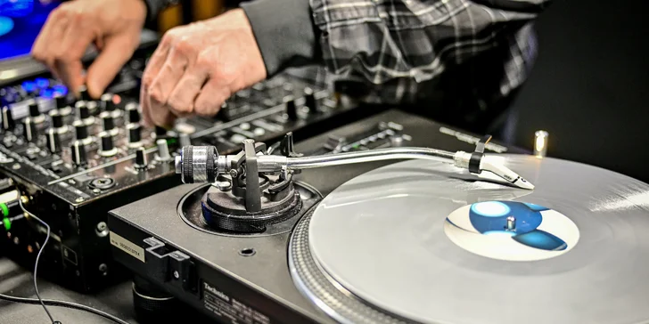 Naučte se DJing: pronájem zkušebny, lekce s profesionálem