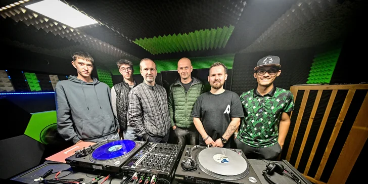 Naučte se DJing: pronájem zkušebny, lekce s profesionálem