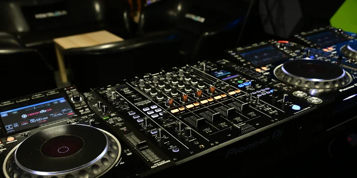 Naučte se DJing: pronájem zkušebny, lekce s profesionálem