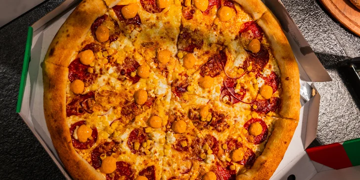 1 nebo 2 pizzy s průměrem 30 či 40 cm: masové, vege i s brusinkami