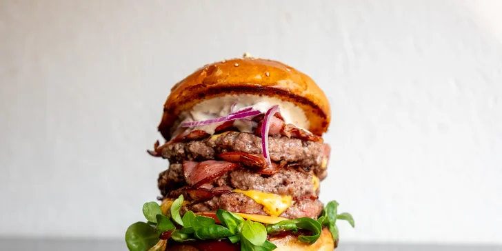 1 nebo 2 burgery dle výběru nebo menu vč. příloh a nápojů