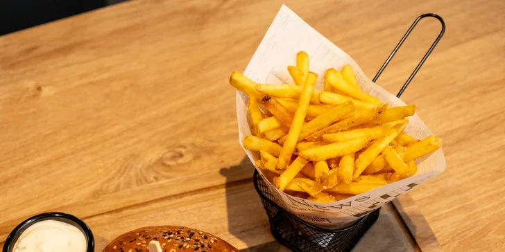 Burgery a hranolky pro 1 nebo 2 osoby v novém podniku na Stodolní