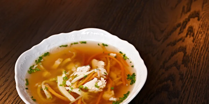 Oběd v restauraci Talíř: kulajda či vývar, svíčková nebo tarhoňové rizoto a pití