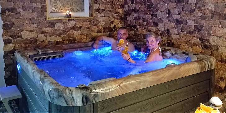 Pobyt u Ohře nedaleko Varů: komfortní pokoj, jídlo i relax ve wellness