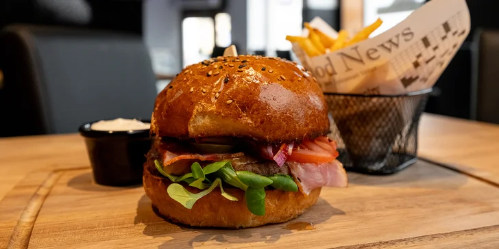 Burgery a hranolky pro 1 nebo 2 osoby v novém podniku na Stodolní