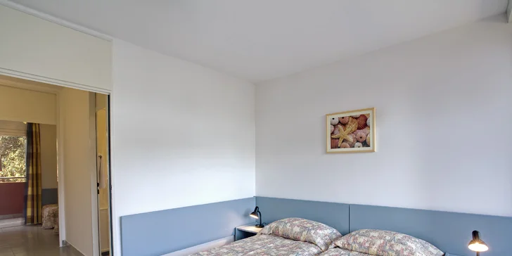 Rodinná pohoda na Jadranu: apartmány s balkonem kousek od pláže, sportovní vyžití