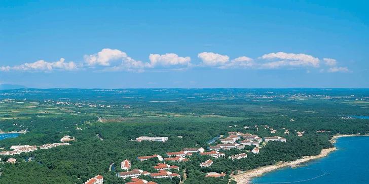 Rodinná pohoda na Jadranu: apartmány s balkonem kousek od pláže, sportovní vyžití