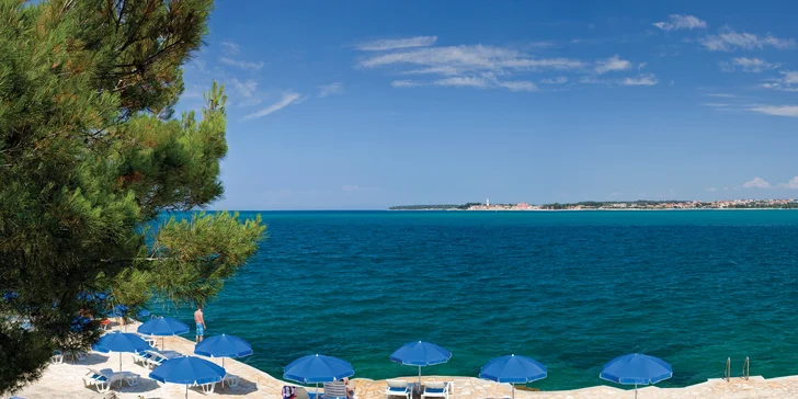 Rodinná pohoda na Jadranu: apartmány s balkonem kousek od pláže, sportovní vyžití