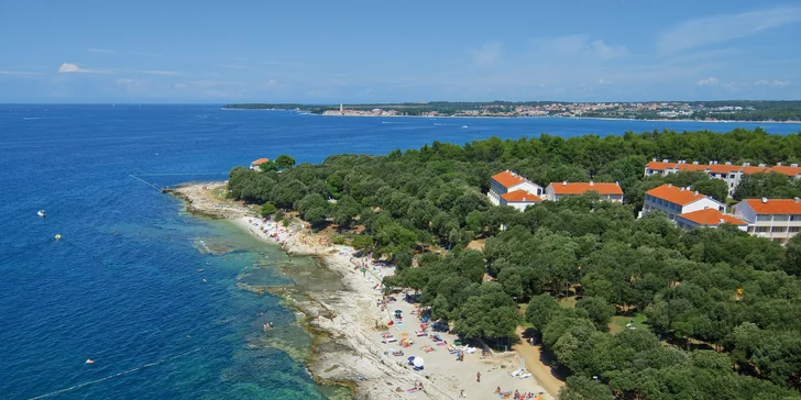 Rodinná pohoda na Jadranu: apartmány s balkonem kousek od pláže, sportovní vyžití