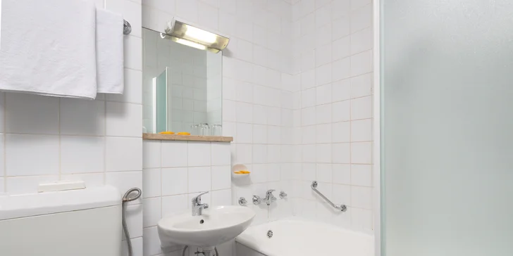 Rodinná pohoda na Jadranu: apartmány s balkonem kousek od pláže, sportovní vyžití