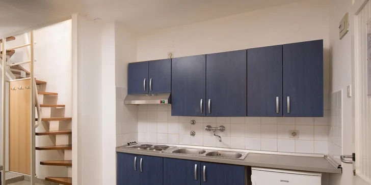 Rodinná pohoda na Jadranu: apartmány s balkonem kousek od pláže, sportovní vyžití