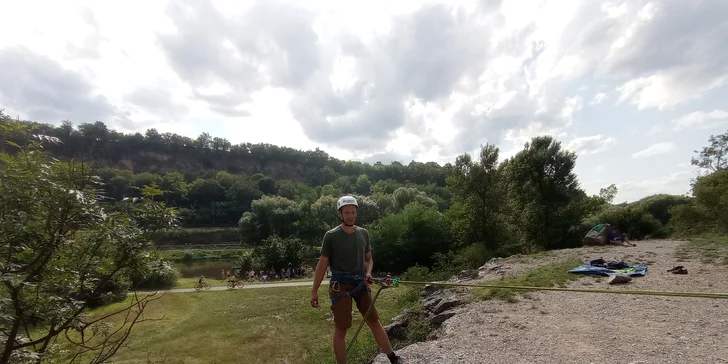 Základní celodenní skupinový kurz lezení na skalách pro 1 nebo 2 osoby