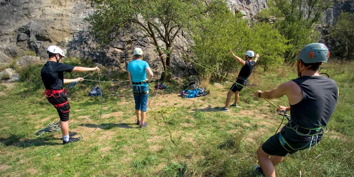 Základní celodenní skupinový kurz lezení na skalách pro 1 nebo 2 osoby