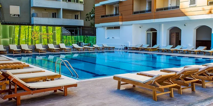 Dovolená v Albánii: 4* hotel pár kroků od pláže, vč. snídaně, vlastní doprava