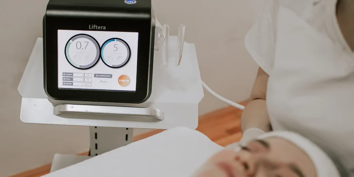 Liftera SMAS lifting: okamžité zpevnění kontur, redukce podbradku a vypnutí pleti