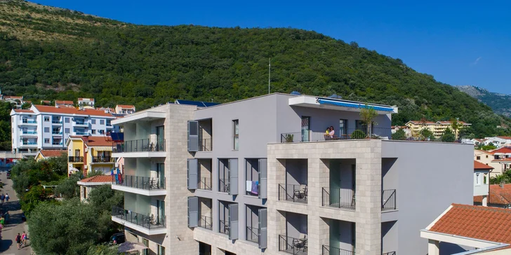 Dovolená v Černé Hoře pro 2-5 osob: hotel 450 m od moře, snídaně i bazén