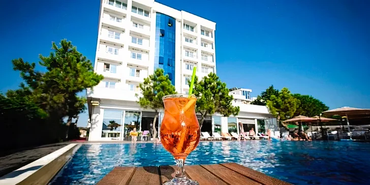 Pohoda ve slunné Albánii: 4* hotel Blumare Resort přímo u pláže se stravou