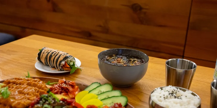 Korejské degustační menu pro 2 osoby: kimbab, žebra i domácí kimchi