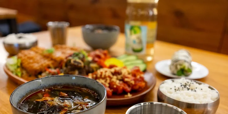 Korejské degustační menu pro 2 osoby: kimbab, žebra i domácí kimchi