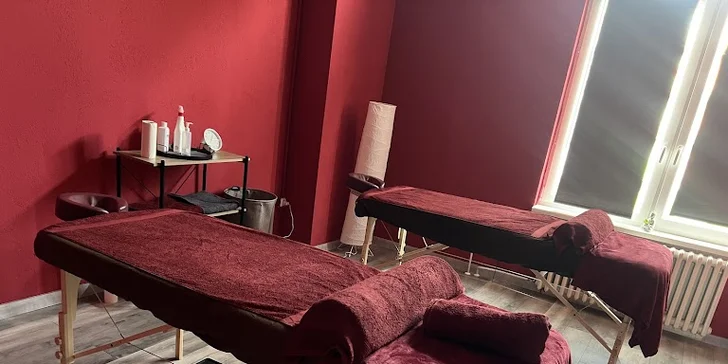 Permanentka na tři masáže dle výběru: klasická, havajská i baňkování