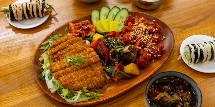 Korejské degustační menu pro 2 osoby: kimbab, žebra i domácí kimchi