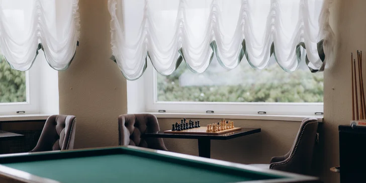 Pobyt ve 4* hotelu v Mariánských Lázních: jídlo, vyhřívaný bazén i wellness procedury