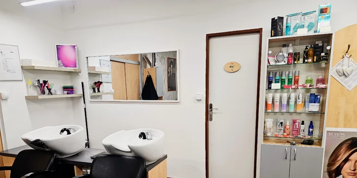 Barvení, zesvětlení, střih, styling, kúra i čištění Malibu C pro všechny délky vlasů