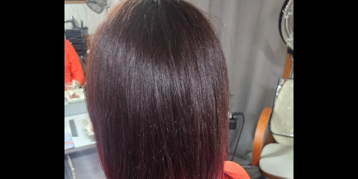 Barvení, zesvětlení, střih, styling, kúra i čištění Malibu C pro všechny délky vlasů