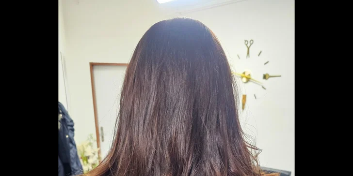 Barvení, zesvětlení, střih, styling, kúra i čištění Malibu C pro všechny délky vlasů