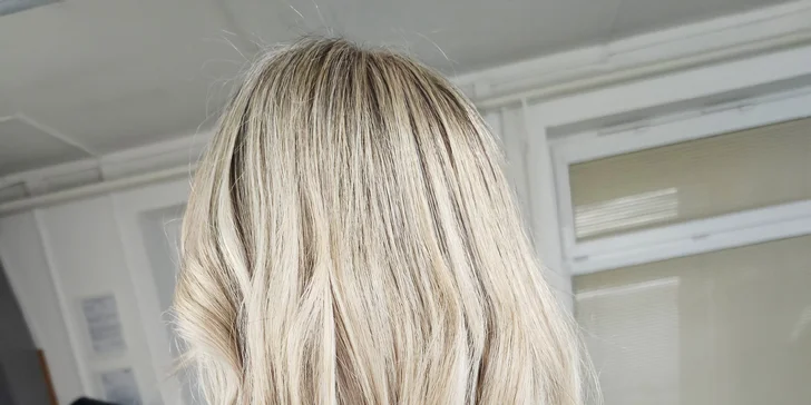 Barvení, zesvětlení, střih, styling, kúra i čištění Malibu C pro všechny délky vlasů
