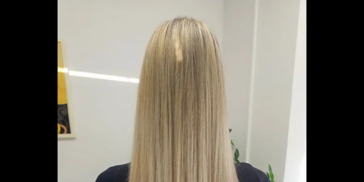 Barvení, zesvětlení, střih, styling, kúra i čištění Malibu C pro všechny délky vlasů