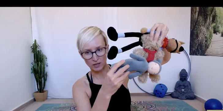 Online vzdělávací workshopy jógy pro děti: základní know-how i celodenní kurz